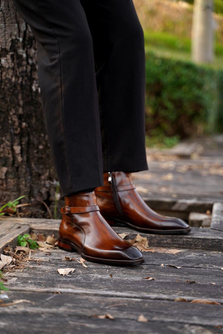 Cobbler India Step in Comfort: Men’s Chelsea Boots with Durable Sole Support