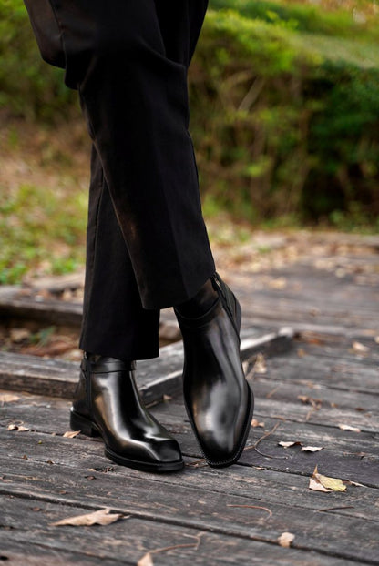 Cobbler India Step in Comfort: Men’s Chelsea Boots with Durable Sole Support