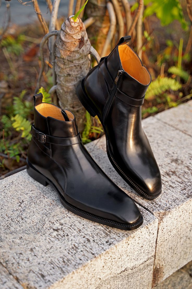 Cobbler India Step in Comfort: Men’s Chelsea Boots with Durable Sole Support