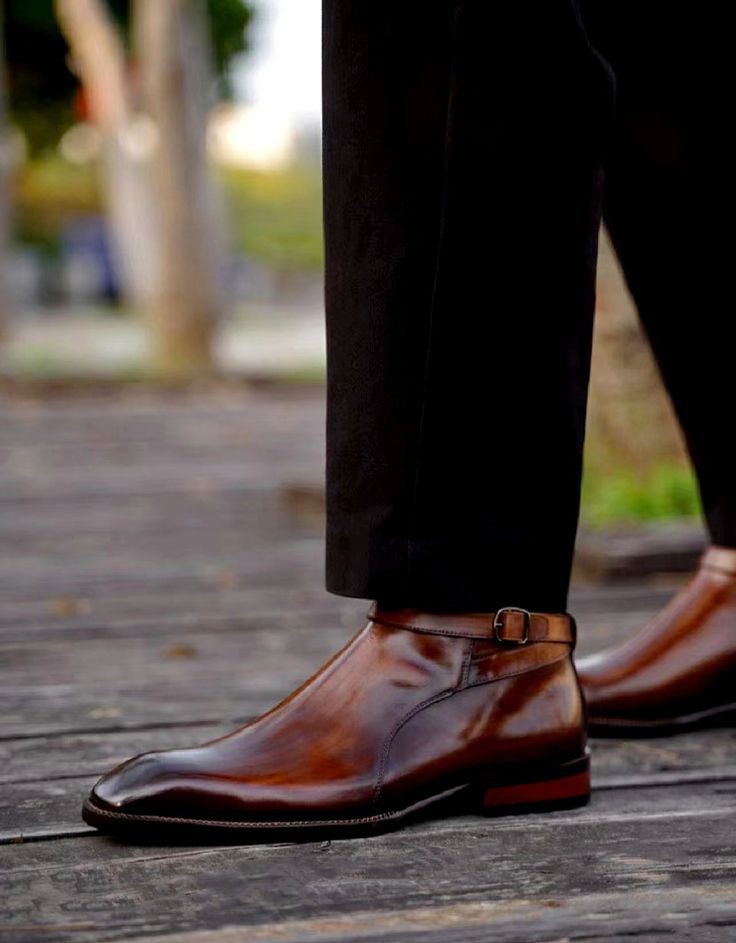 Cobbler India Step in Comfort: Men’s Chelsea Boots with Durable Sole Support